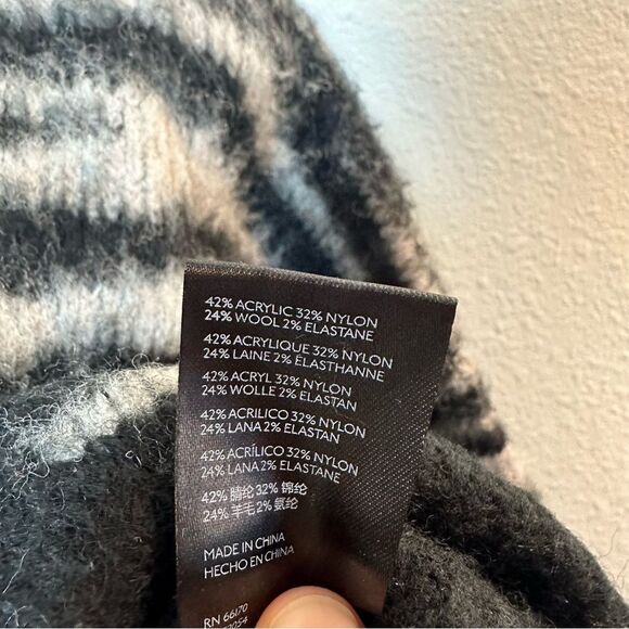 UO Wool Blend Cropped Animal Print Cardigan 307 - Picture 2 of 4